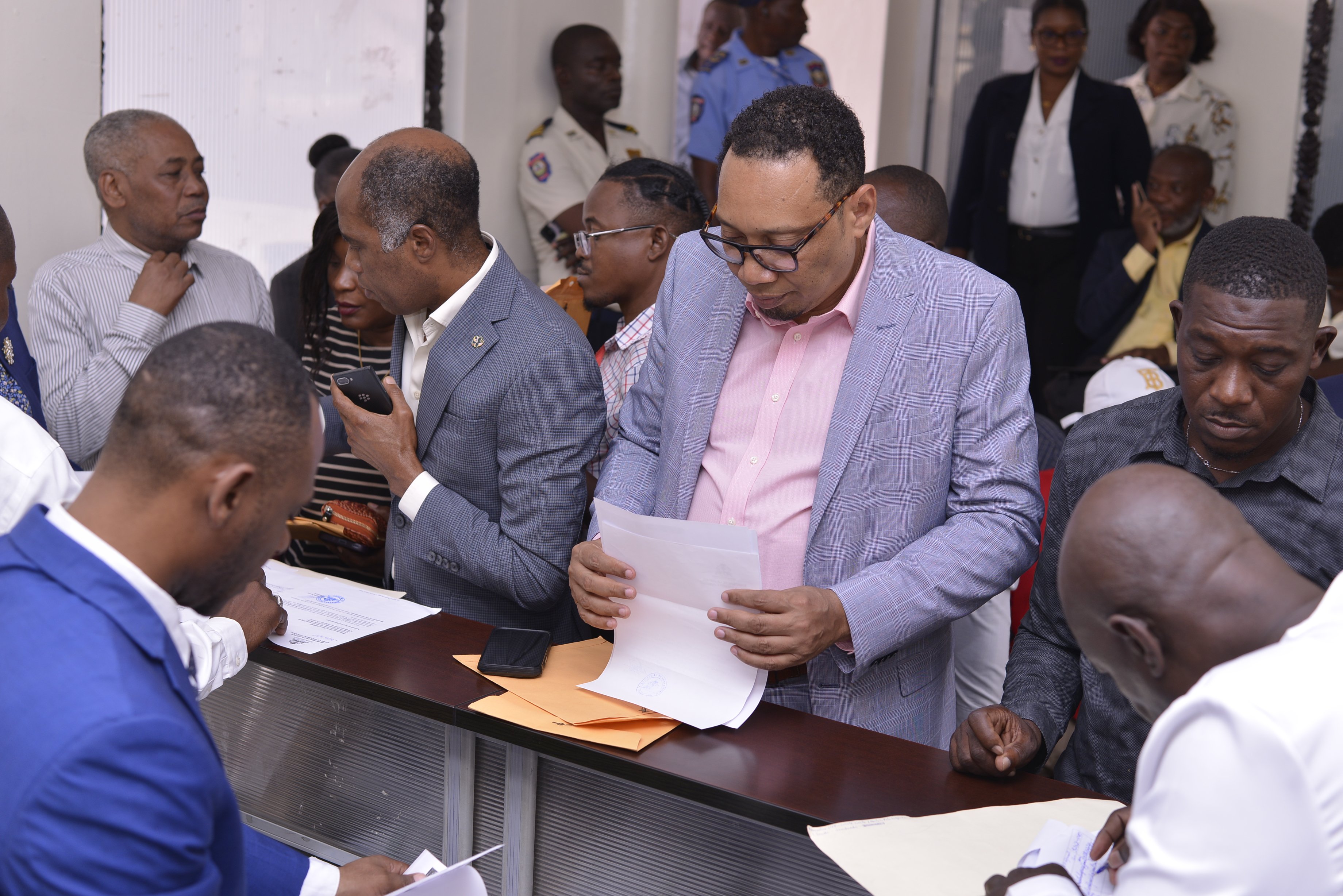 Elections : 320 partis politiques inscrits